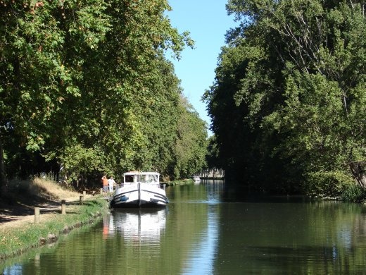 One of the many canals around Portiragnes.