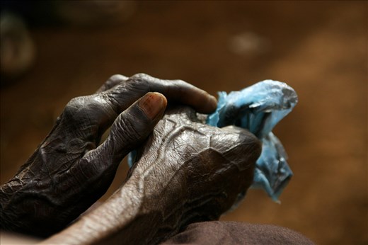 A Mozambican woman and the marks of time that tell her story