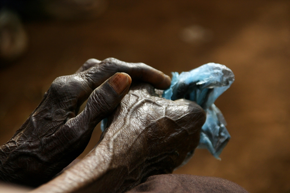 A Mozambican woman and the marks of time that tell her story