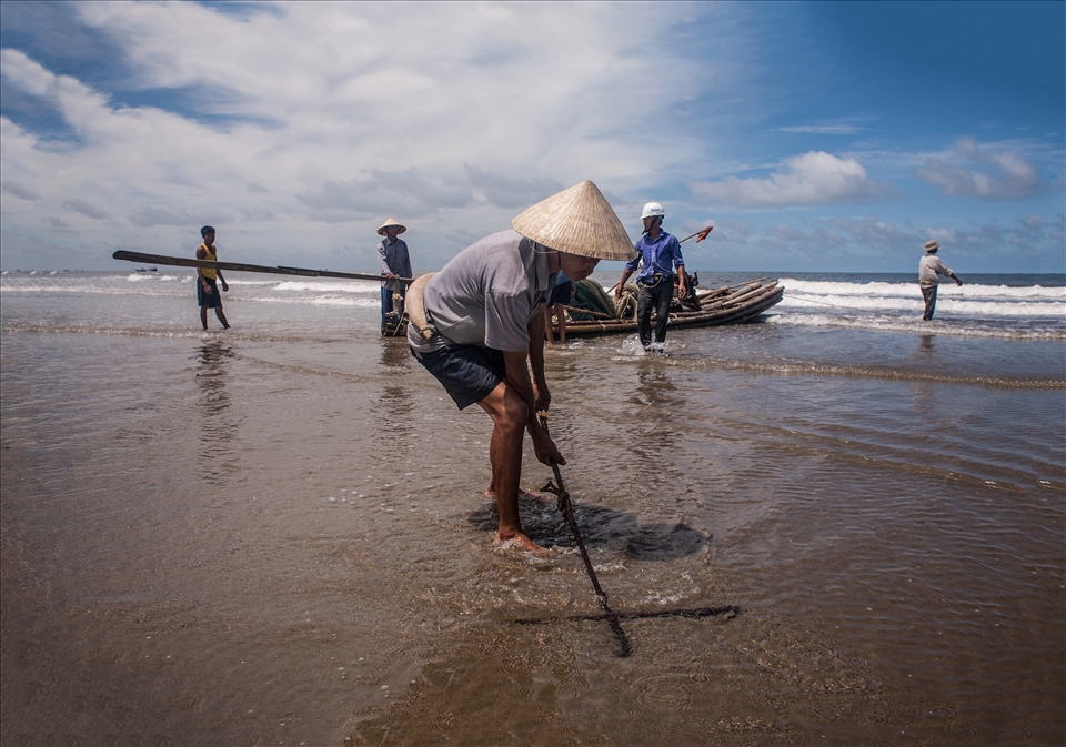 The ship weighed anchor and steamed off to the high seas.