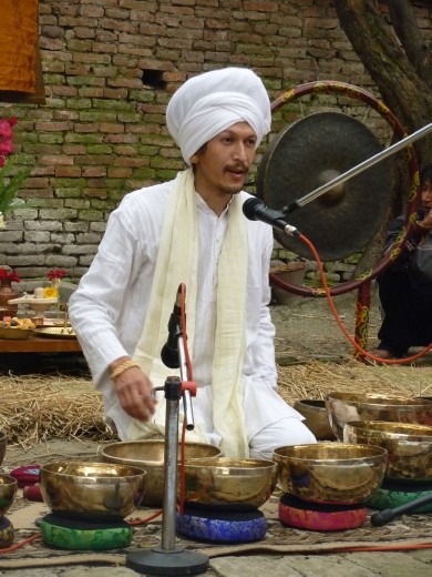 Chaitanyashree - singing bowl healer and teacher