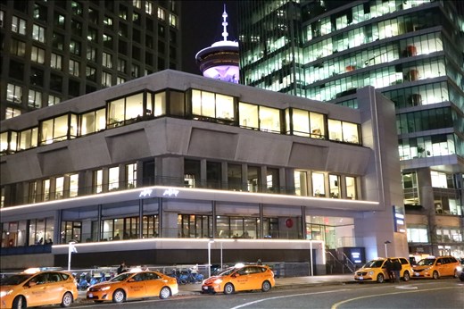 Our second experience of Vancouver sushi. My uncle Mark and aunt Lettie were excellent hosts, and on top of taking us in they took us out - to Miku Vancouver, on the waterfront. 