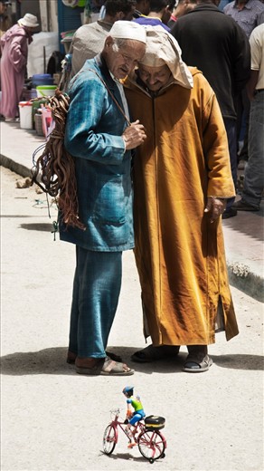 Youssef and Hasan are delighted with the self-moving toy, far from understanding the reason or the nature of it. Their childhood was far from toys as well.