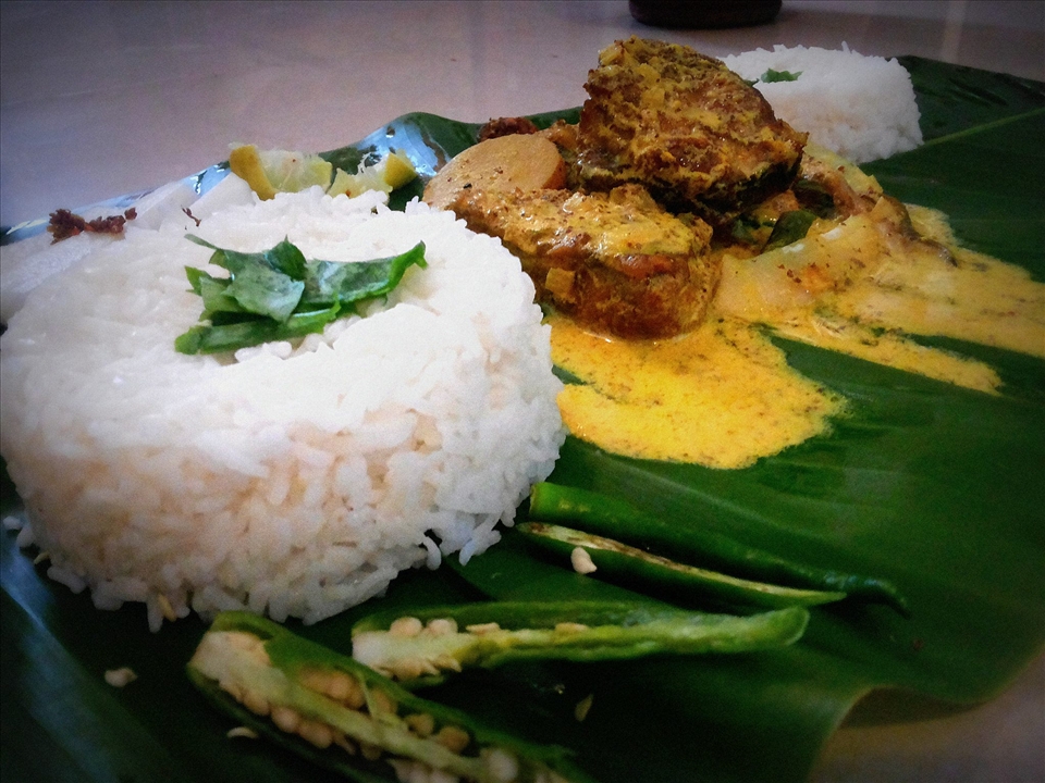 Serve on the banana leaf with hot steamed rice. Feel heavenly. yum yum.