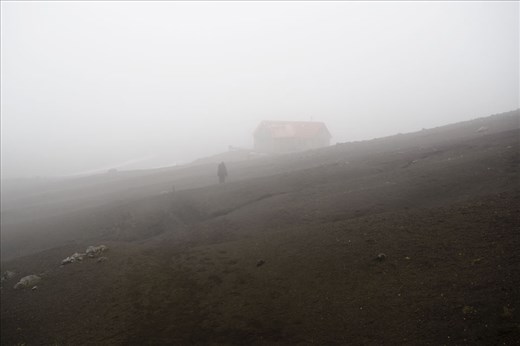 The Hrafntinnusker hut, 1000 meters, was a welcome sight after a long 12km day.