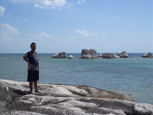 I am not good in posing, but... well... whatever. See the background, haha