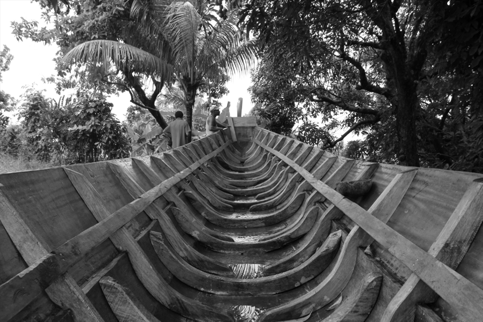 Waytu-Ka  is the second “canoua” of its kind built in recent times in Dominica. The main body is made of one massive gommier tree that was felled by the indigenous Kalinago people in the depths of the forest or “Zion” as they often refer to it. After a week in the forest the tree was hollowed and stretched using traditional methods that have been passed down for generations. Parked on the roadside in front of a beautiful vista, you get the sense that some traditions have remained strong. This canoua will be sailed through the Caribbean in part to celebrate the 110th anniversary of the Kalinago territory in Dominica.