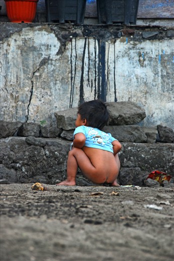 Activity pooping Belandingan villagers, Kintamani, Bali is still far from healthy. Here the dry soil conditions and lack of water makes them throw their feces directly into the soil in the garden behind the house. They make holes that are not deep enough, after removing dirt, the hole is covered with sandy soil.