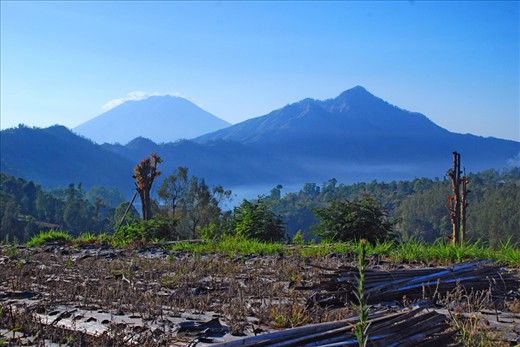 Not only unhealthy conditions, people who live very simple, and unique culture, from the village of Belandingan we could see such a beautiful sight. from the plantation fields owned by the drought, we can see the beautiful lake Batur, Mount Abang and Mount Agung. What an enchanting place and I am grateful to see all of it.