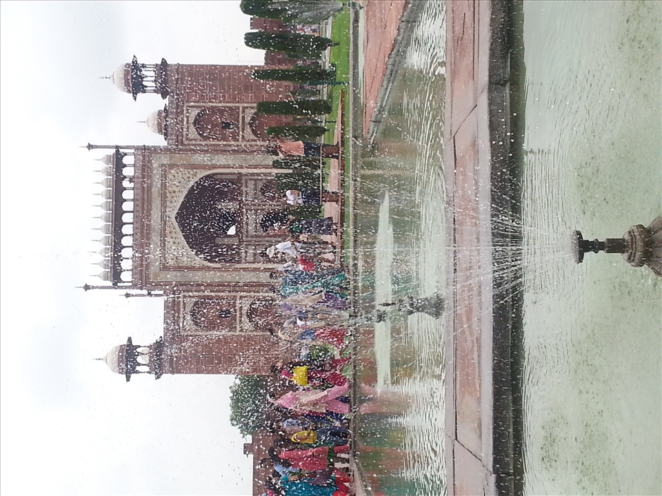 bag gate of taj mehal