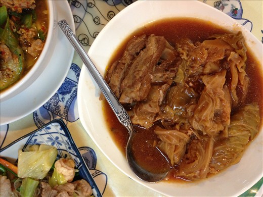 หมูตุ๋นน้ำแดง or ‘Pork stew in red sauce’ served at the original restaurant