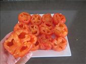 Cut off the tomato tops and remove the grains with your hands.: by monicalovestravel, Views[356]