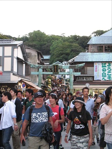 Enoshima: Crowded... Tip: Don't go here during Silver Week