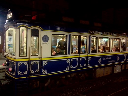 Enoshima: A train :)