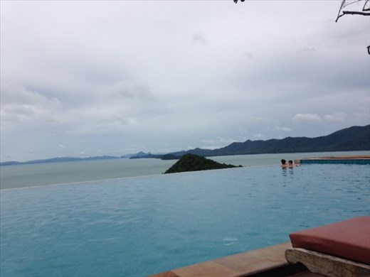 Infinity pool - valóban