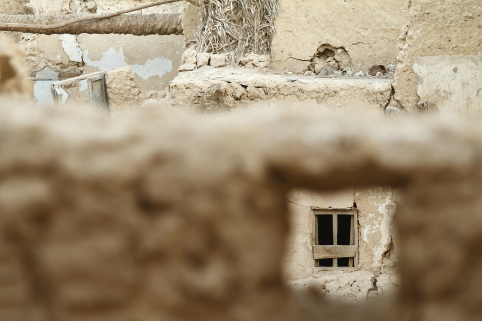 Old window in SHALI House, even with the current modernization of Siwa, some families still lives in their old SHALI Houses “6000 Years Old” and still doing renovation with the same mud brick materials used by their ancient ancestors.