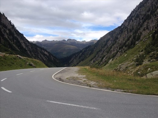 Descending from Nufenen (some flat road towards the bottom made an interesting photo)