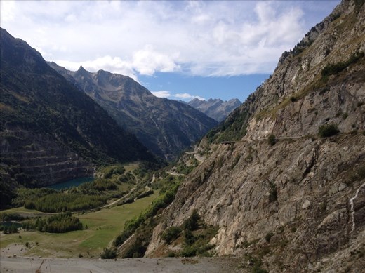 Descending from Glandon