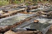 

Women leave their posts empty for a tea break. The coconut-tree-built stations belong to the nomadic salt villagers of Bali, who find a new home every two weeks in search of salt.
: by msromilab, Views[629]