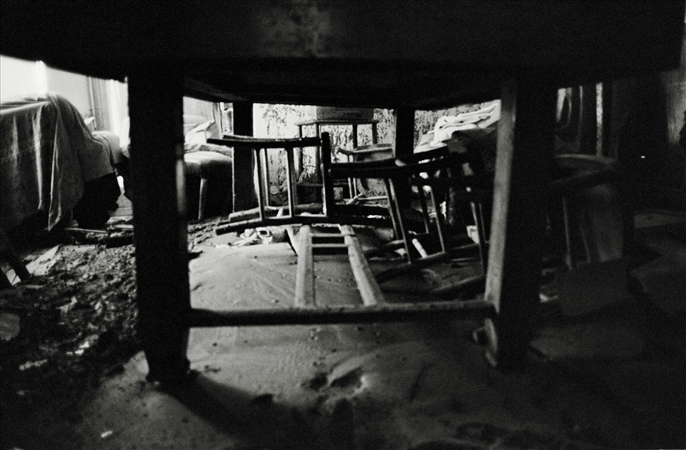 I was scared among this cemetery of useless things. Motionless ruins.