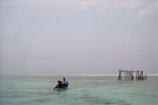 The sea is too shallow for a close landing to the sandbar: two boats to paradise. 