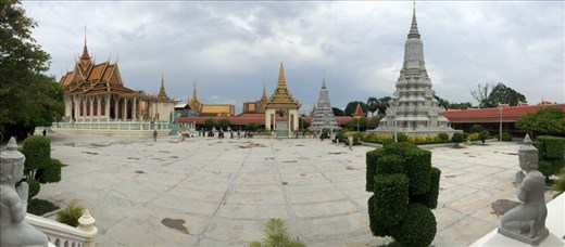 The beautiful architecture at the royal palace. 