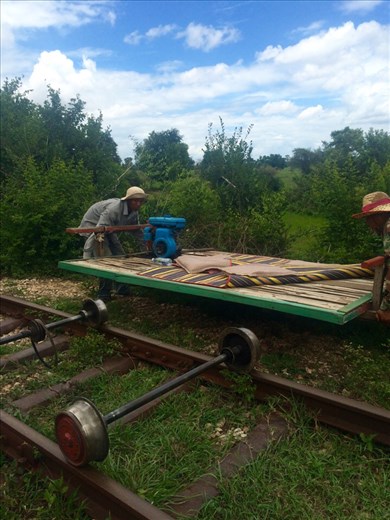 1 cart had to be taken off the tracks for another cart to pass