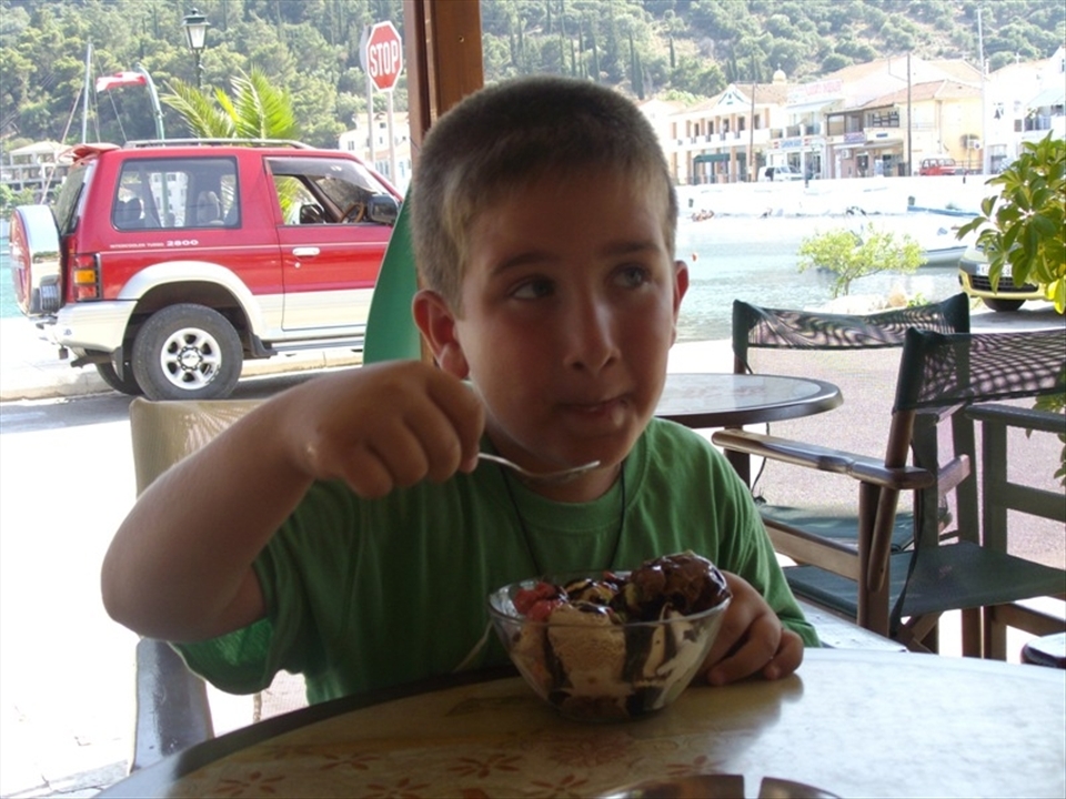 so after all the walking and swimming under the hot sun, grabbing a large bowl with ice cream is necessary...