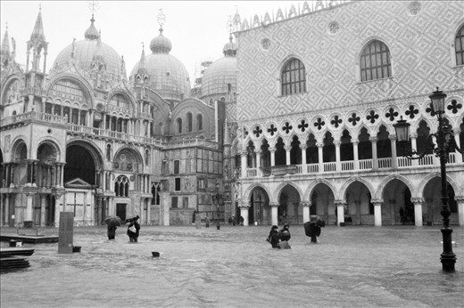 The brave travelers in the swimming pool of St. Mark's