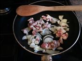 Stir frying the guanciale with the onion: by mysha, Views[241]