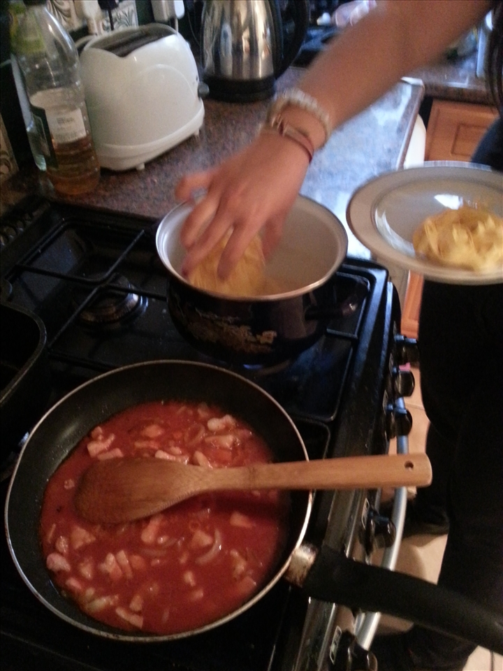 Add the tomato juice in the pan and put the pasta in the boiling water