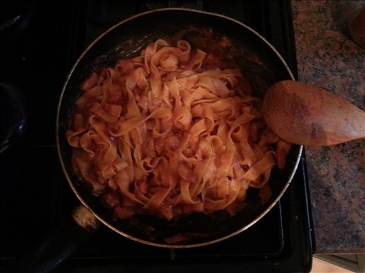 When the sauce is ready and the pasta is cooked, put them together and mix