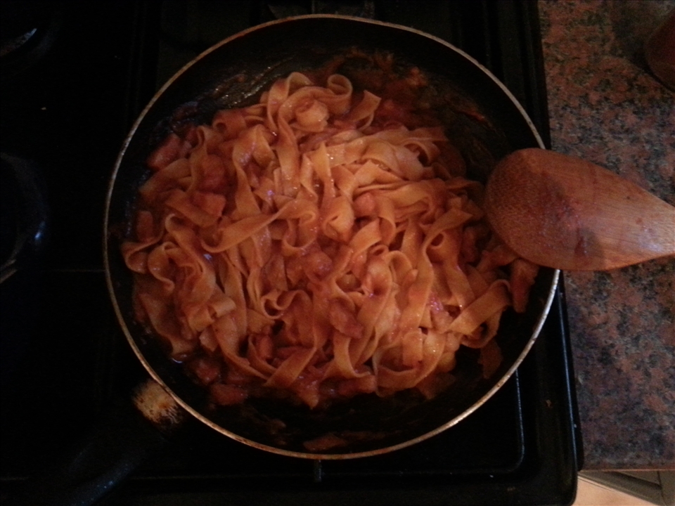 When the sauce is ready and the pasta is cooked, put them together and mix