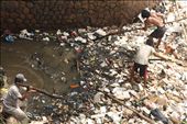 Though living in a poor state, every day this 3men's care about the environment and try to expedite the flow of the river which caused the buildup of excessive trash river using bamboo. Trash river was due to a lot of people do not dispose of waste in place.: by nabilahkhonsyah, Views[546]
