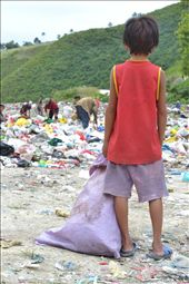 So it’s true that age does not matter when you need to eat.  This kiddo is joining the crowd. He may look reluctant to collect trashes, to him at the age of 10 he should be playing with his friends, but he is collecting trashes instead.: by naderanadz, Views[707]