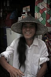 An old-timer with unexpected attention outside of Guilin: by nameless, Views[196]