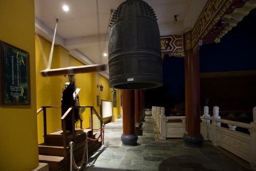 As dawn breaks, the first sound of the day is a woodblock being knocked at the front of the ascending stairs to the Main Shrine. Then, the sound of the Morning Gong echos through the temple. 
This gong is sounded 108 times, in lots of 18 and at various speeds. As 108 is considered to be an auspicious number. 
It is also said that the sentient beings have worries, 108 of them. The gong is used to evoke these in everyone and remove the 108 karmas. 
Then the morning drum begins to beat...
