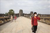 A young man captures the vast façade of the temple ahead with a cell-phone camera. This complex has witnessed the evolution of human image making since the story of its construction was etched into its walls nearly 1000 years ago. : by nasuna, Views[439]