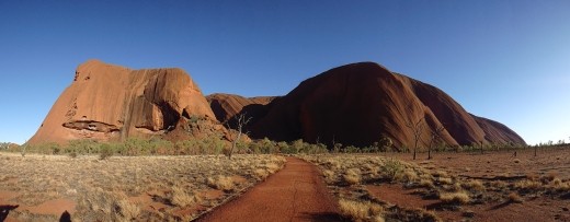 ULURU roaming the desert, panoramic