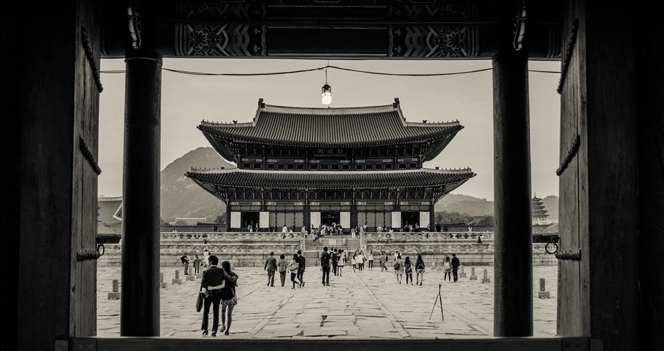 A couple connects with each other and their heritage at Gyeongbokgung Palace.