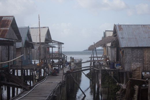 Sampella is one of many small Bajo communities built right on top of a reef. 