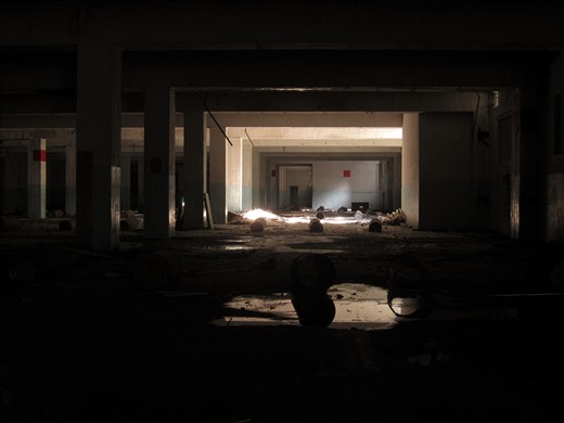 The building, designed for strictly productive purposes, had become an empty place, assuming the absence of use as meaning. The space and light had become the new characters in this scenery.