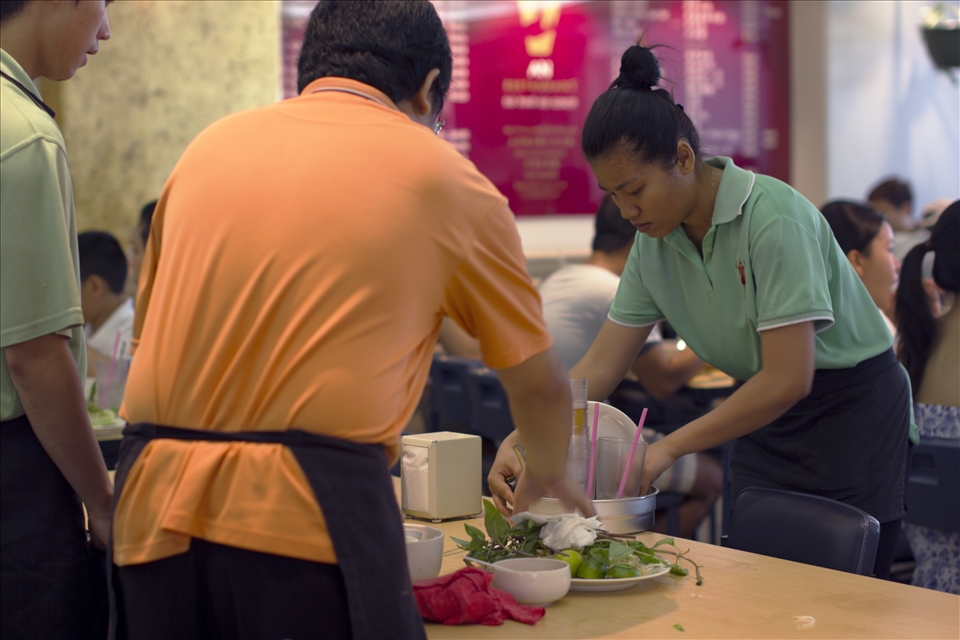 Service is efficient to keep up with the high turnover of customers.