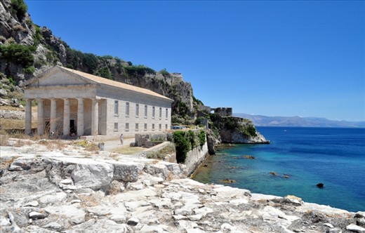 In the capital Kerkyra you can deep in the ancient history of the island. The old fortress was constructed by the Venetians in the 15th century. On the eastern side of it is the church of Saint George, built by the Venetians as an ancient temple.