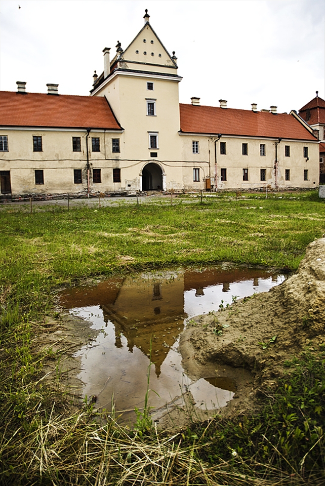 The castle of Żółkiewski, one of the main attractions of Zhovkva. 