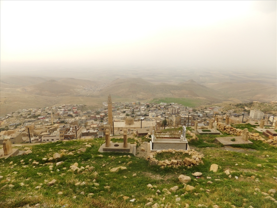 Graves give the best spot, overlooking the Mesopotamian plains. 