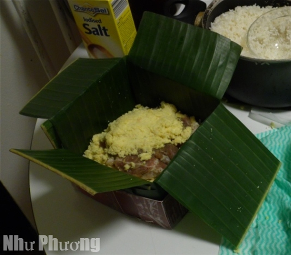 Chung cake in the making