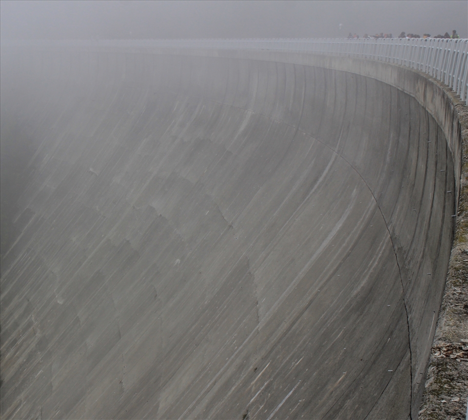 Students lined along the edge of the dam holding back Lago di Ceresole.