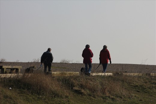 This path runs from Sizewell to Alderburgh seperating the beach from the road. 