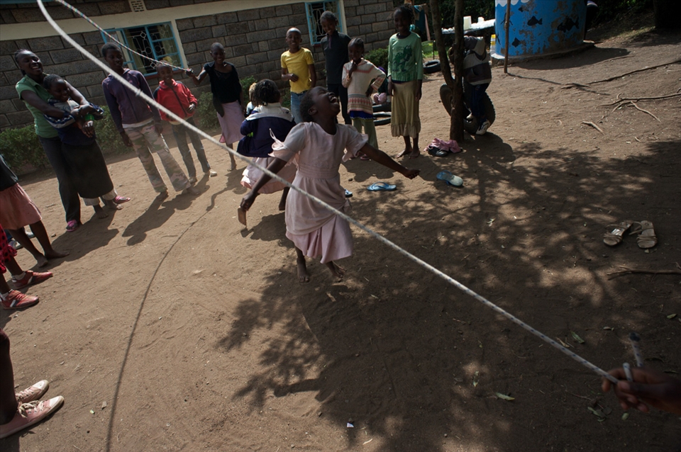 Children playing in the courtyard of the Kenyan association of Jukumu Letu